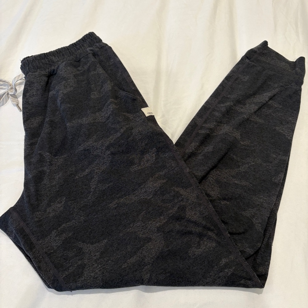 Vuori Black Camouflage Jogger Pants - size XS